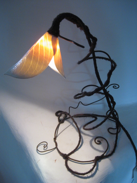 leuchtender Zweig: Tischleuchte, Tischlampe
